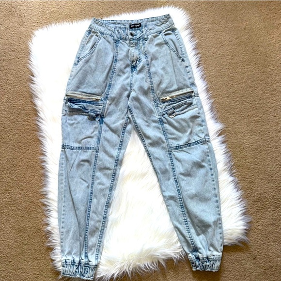 Hot Topic Light Blue Denim Cargo Jogger Jeans Size 1 - Picture 1 of 8